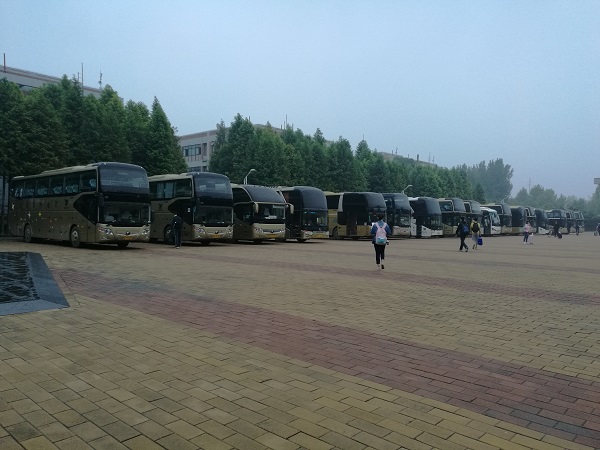 鄭州大巴車租賃:醉漢大巴吸煙被阻止,毆打大巴司機(jī)釀事故http://m.haikougeduan.com/